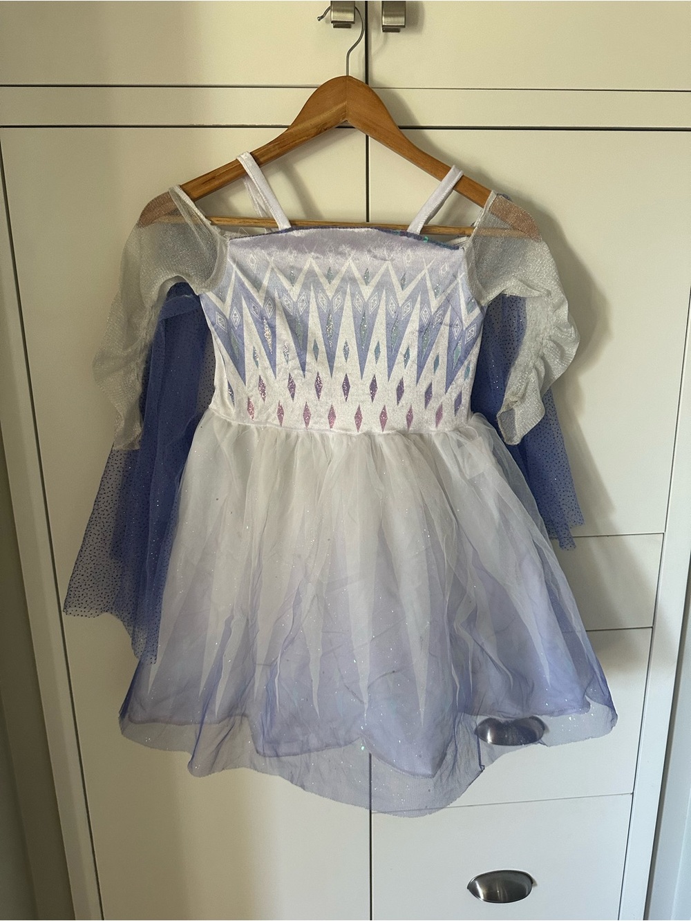 Disney Frozen II Elsa Costume white and purple 4-6X with lights and battery pack